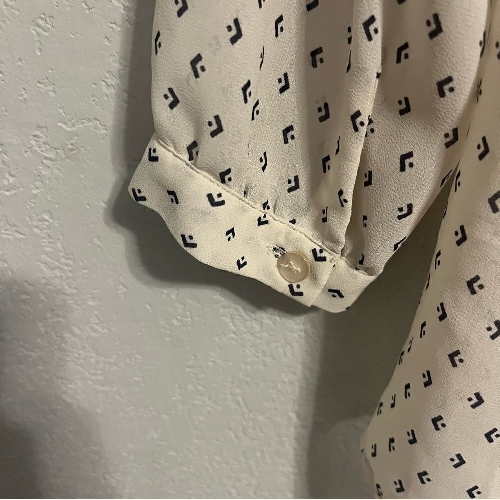 Anthropologie Pins & Needles Cream and Navy Printed Top - Picture 9 of 9
